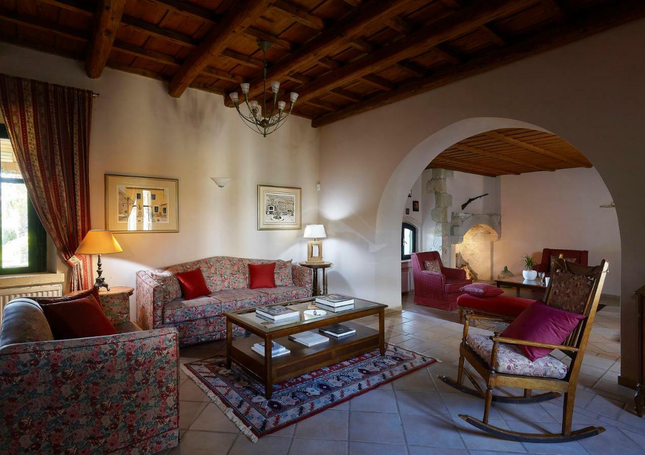 Castello Villa Daphnes - Private Pool & Whirlpool Dhafnes Exterior photo